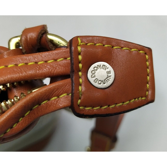 Dooney & Bourke Ivory Pebbled Leather Zipper Shoulder Bag - Vintage Made in USA - Picture 13 of 16